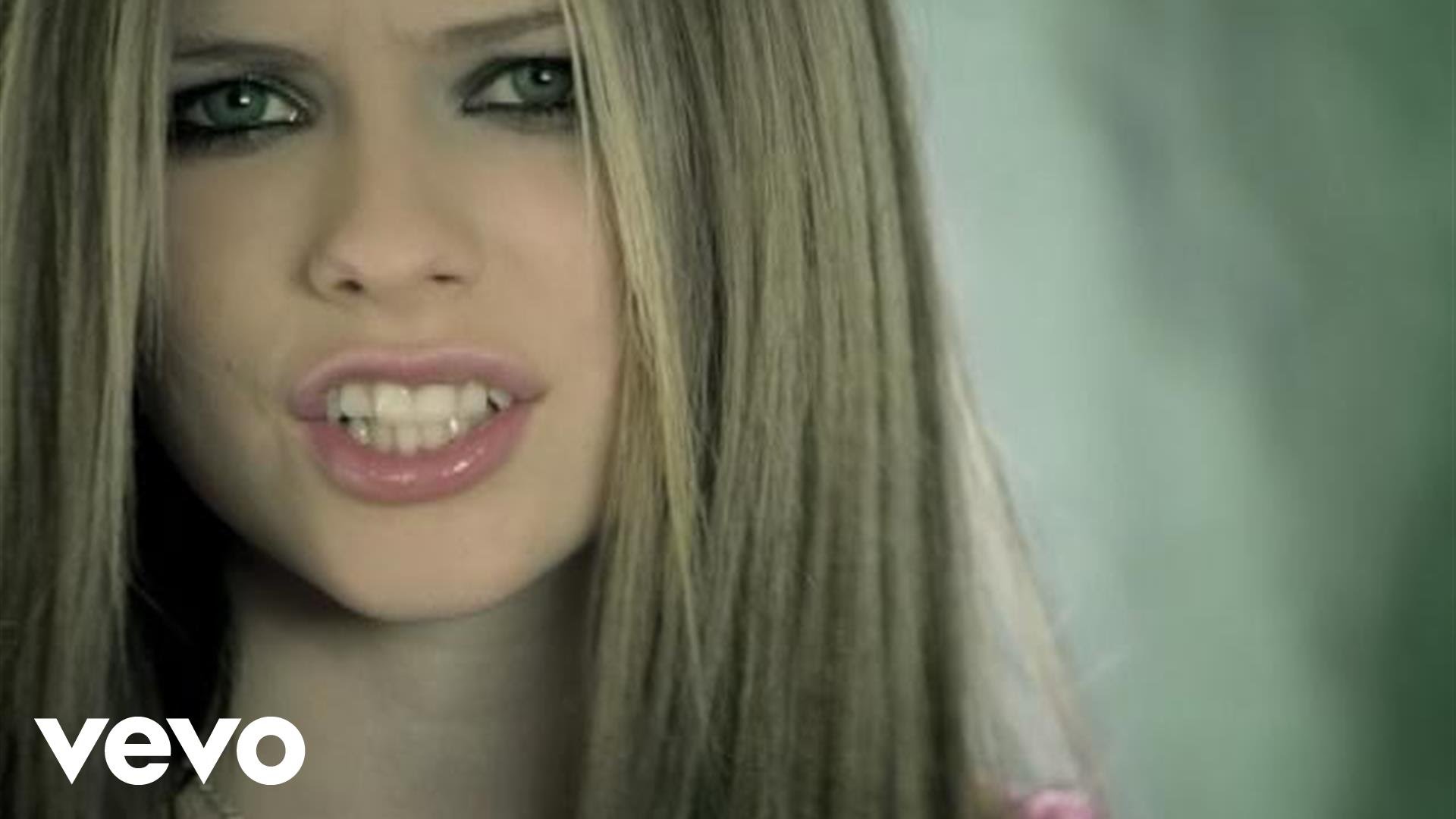 Avril Lavigne - Don't Tell Me - YouTube