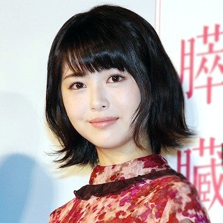 ８位タイ　浜辺美波さん【推定年収：3億7,700万円】