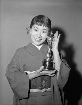 日本人女優初の受賞者