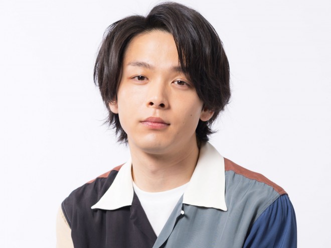 アンニュイな雰囲気が魅力の童顔俳優