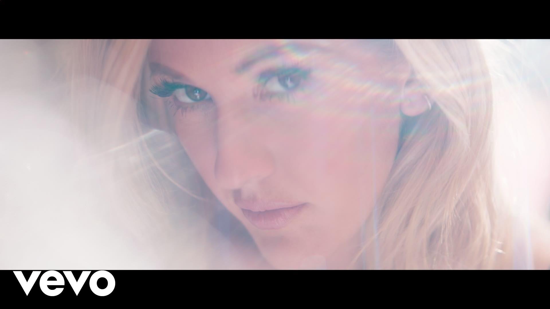 Ellie Goulding - Love Me Like You Do (Official Video) - YouTube