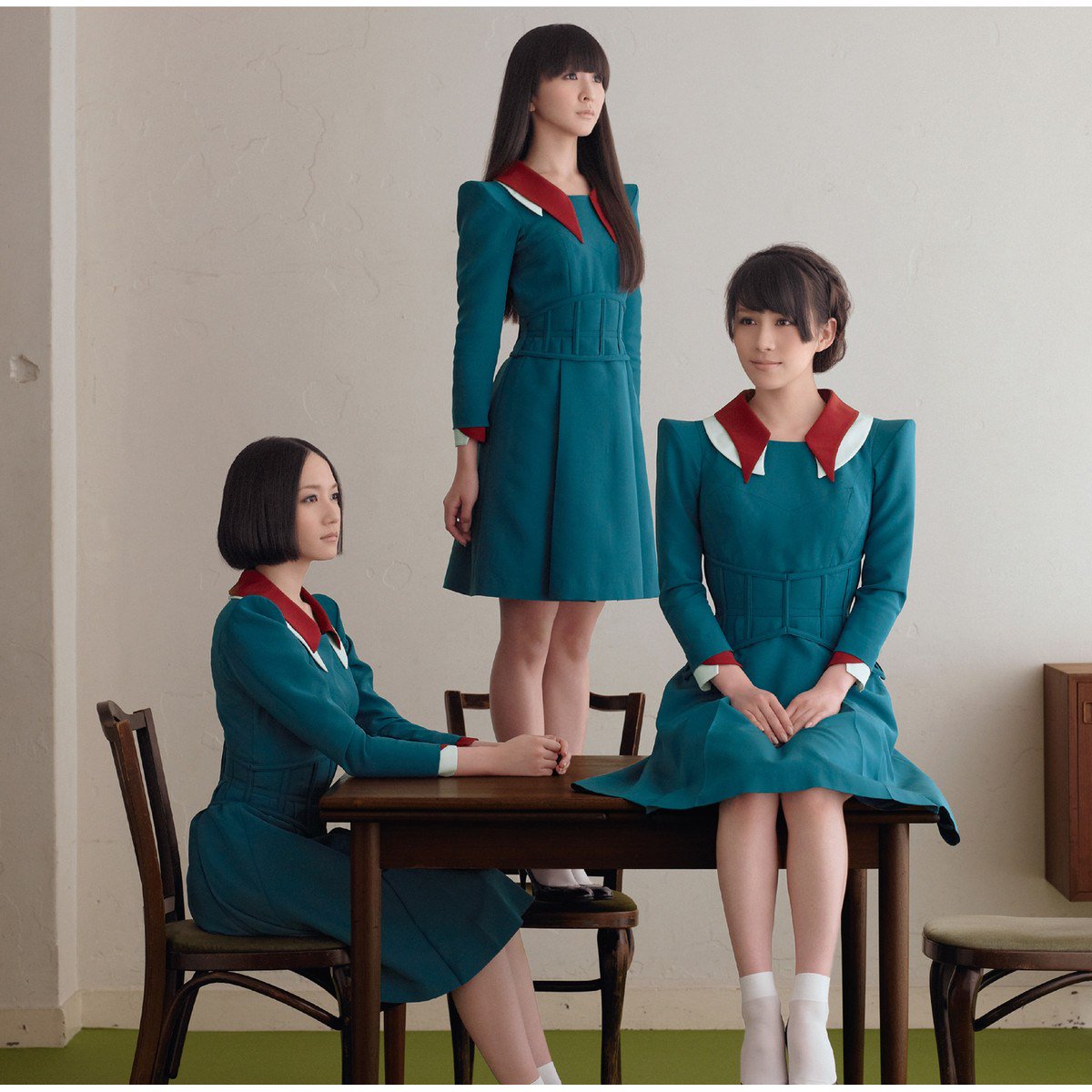 perfume「Spending all my time」の衣装