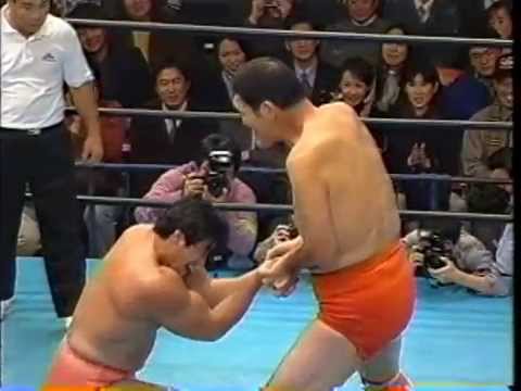 ジャイアント馬場60歳の誕生日 還暦記念特別試合 - YouTube