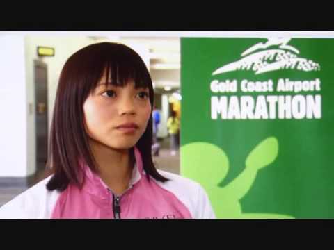 2015 Gold Coast Marathon women 竹中理沙インタビュー - YouTube