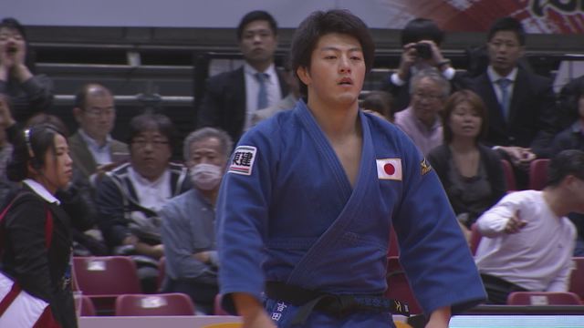 鋭い目線がイケメンすぎる！