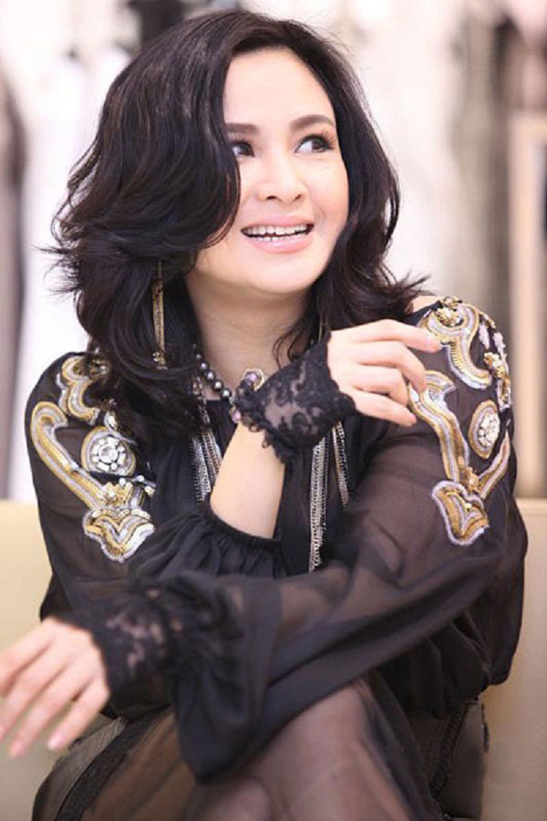 ベトナムを代表する美人歌手