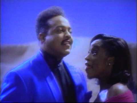 アラジン A Whole New World - Regina Belle & Peabo Bryson - YouTube