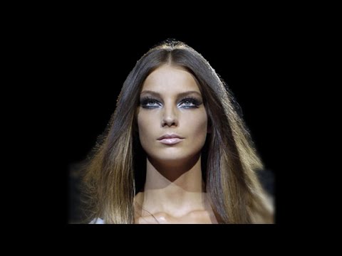 Daria Werbowy Runway Throwback - YouTube