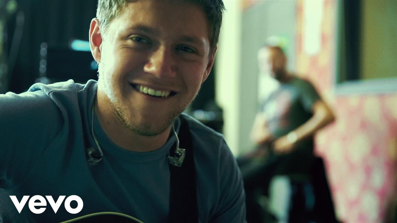 Niall Horan - Slow Hands (Lyric Video) - YouTube