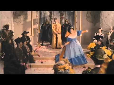 『白雪姫と鏡の女王』リリー・コリンズが歌うエンドロールシーン映像 - YouTube
