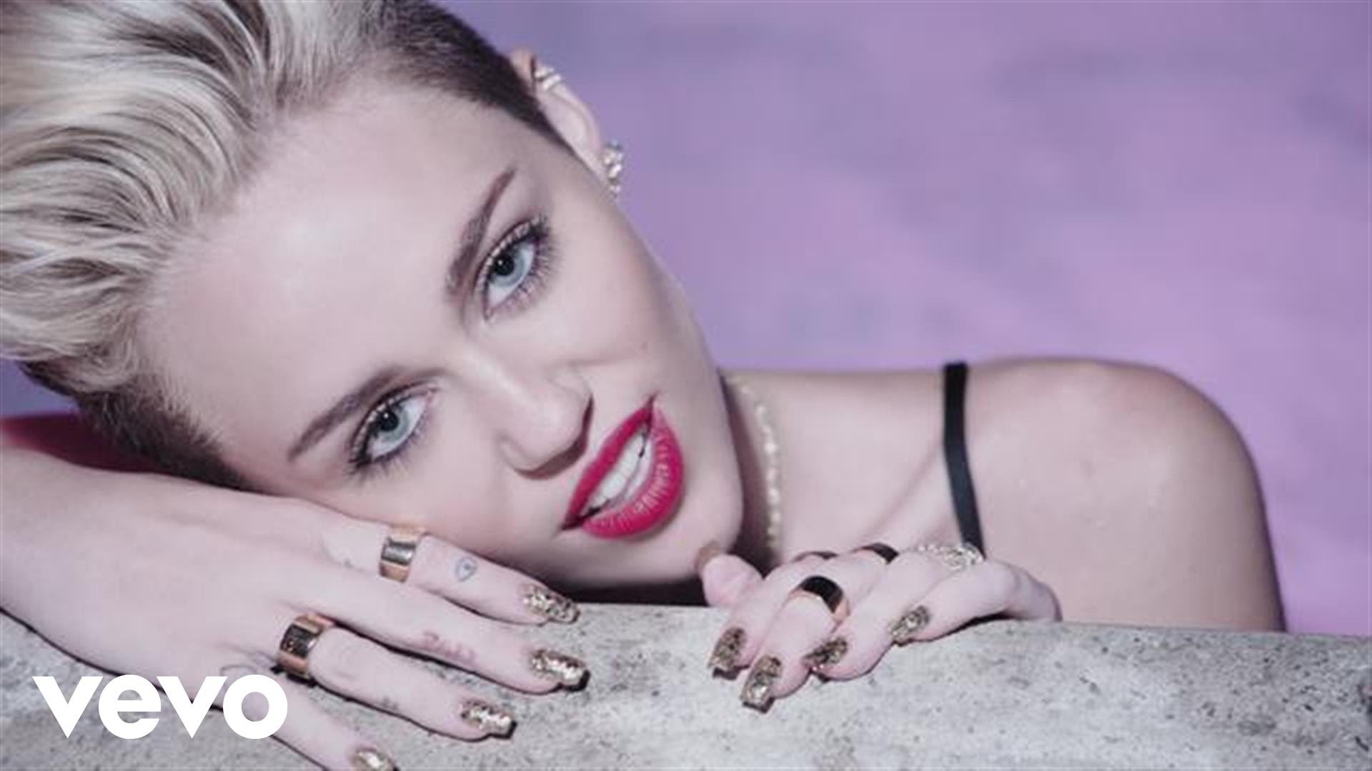Miley Cyrus - We Can't Stop - YouTube