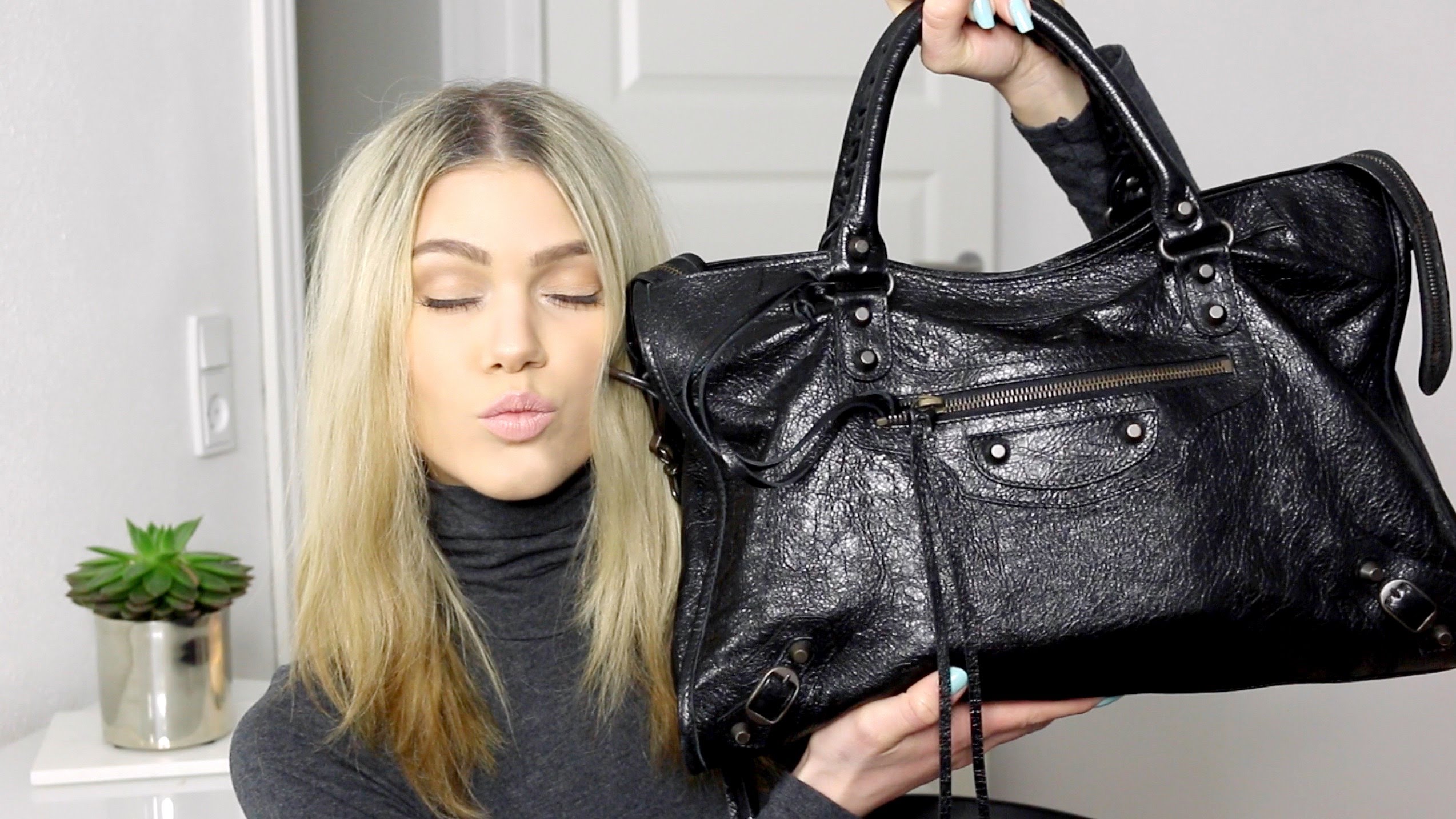 What's In My Bag? | Feat. Balenciaga Classic City Bag - YouTube