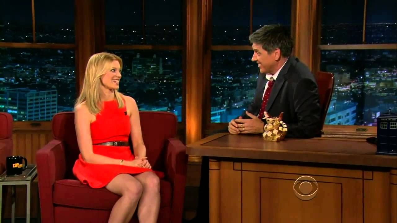 Amy Smart on Craig Ferguson - YouTube