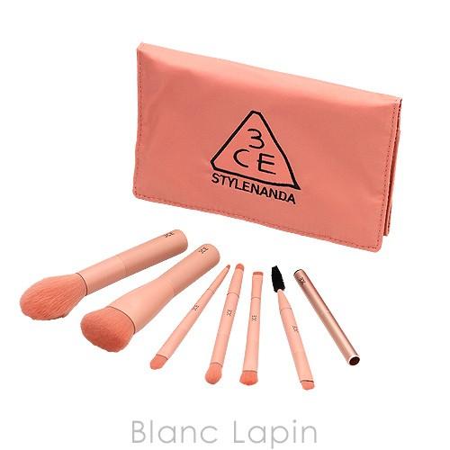 4位　3CE MINI MAKEUP BRUSH KIT