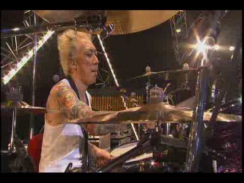 FLOW-Around the World [Live Nippon in Budokan 2007 ~2008] *------* - YouTube