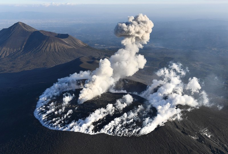 26位：新燃岳が噴火