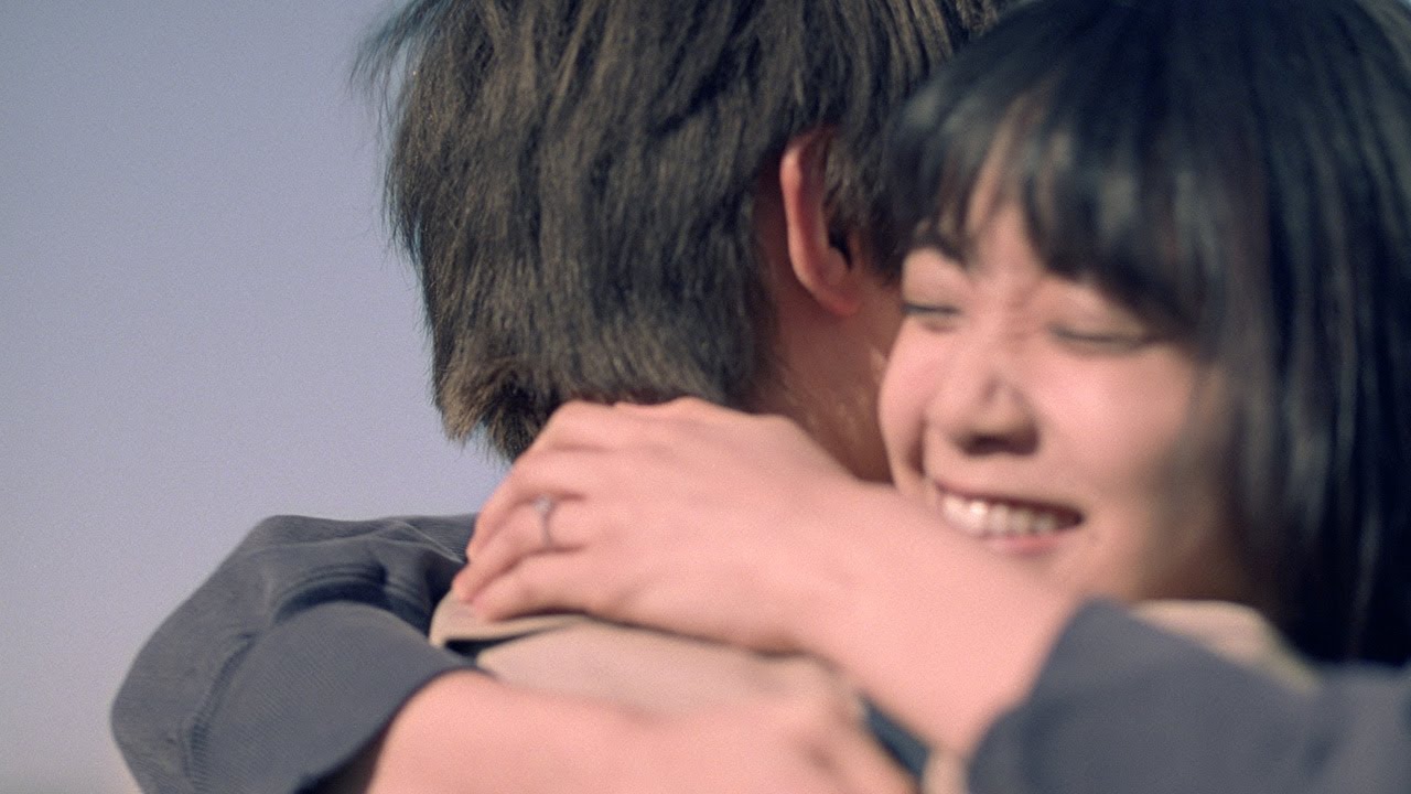 深川麻衣、CMでブルーハーツ熱唱　吉沢亮と全力で抱き合い…　「アイプリモ」新CMが公開 - YouTube