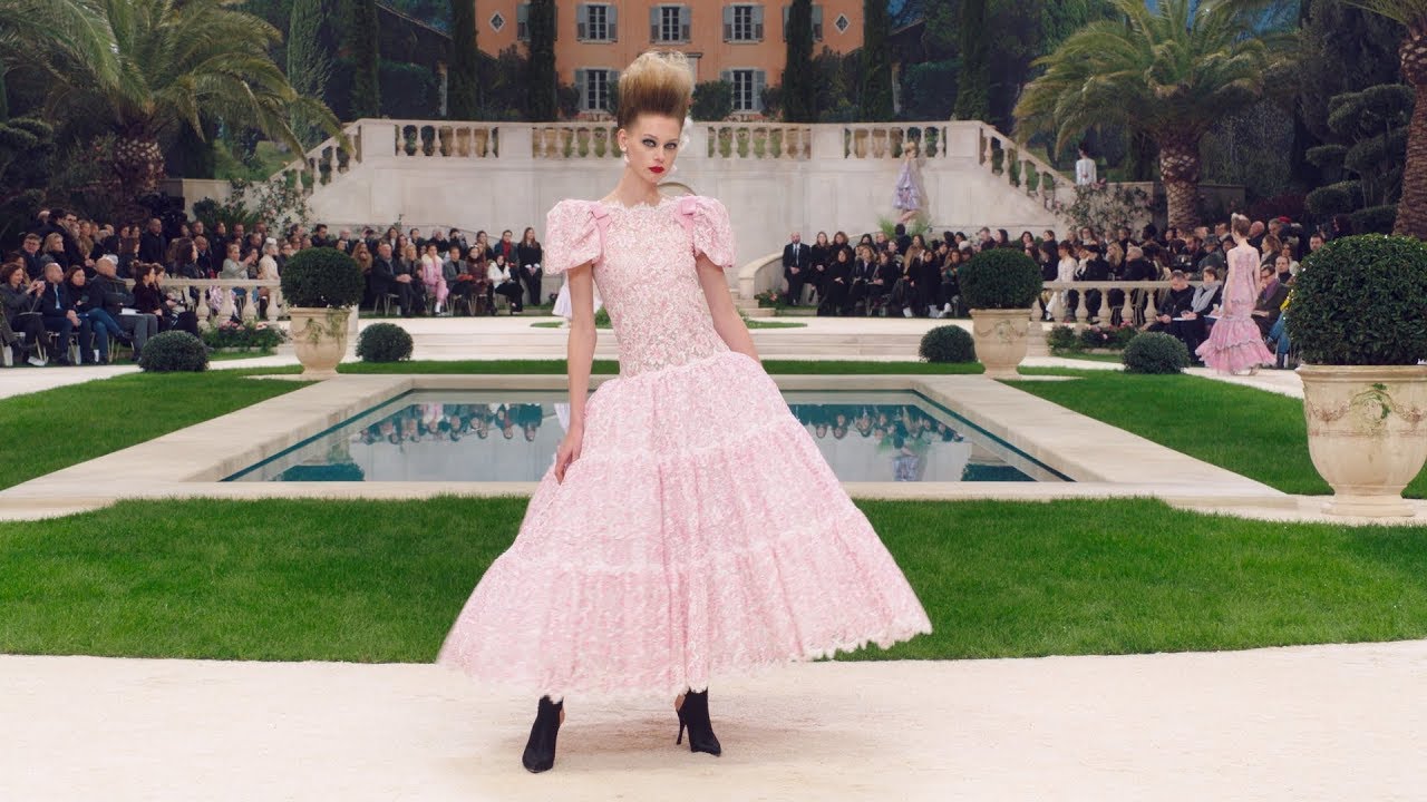 The Spring-Summer 2019 Haute Couture Show — CHANEL - YouTube