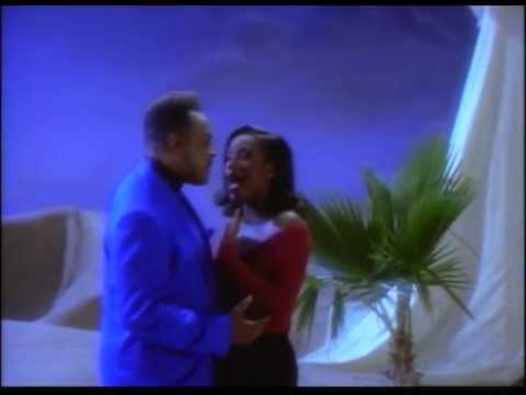 A Whole New World - Peabo Bryson and Regina Belle - YouTube