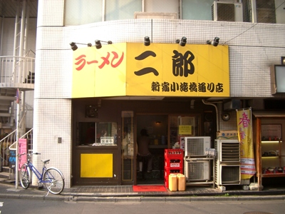 26位：新宿小滝橋通り店