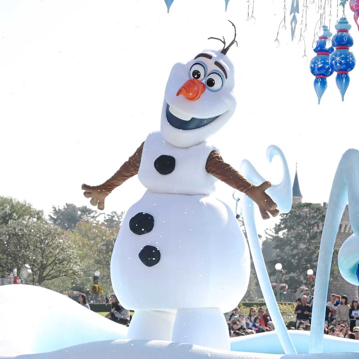 夏に憧れる不思議な雪だるま