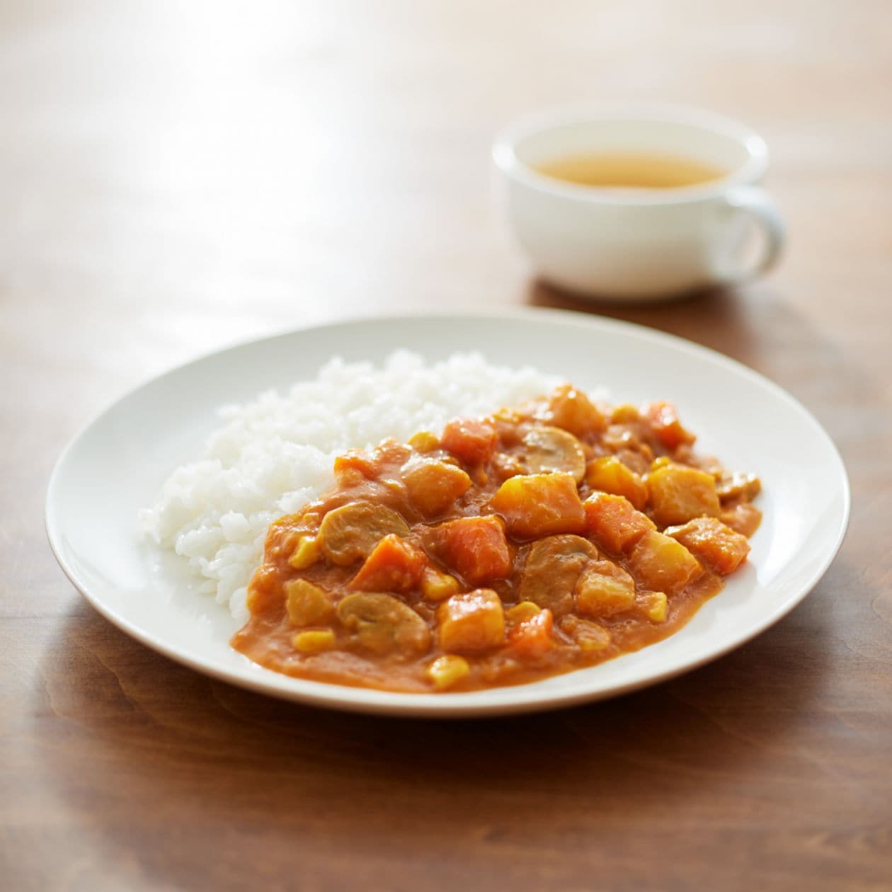 10位：素材を生かした　辛くない　国産りんごと野菜のカレー １８０ｇ（１人前）