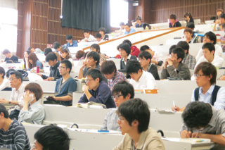 33位：大阪大学 経済学部 経済・経営学科｜偏差値65