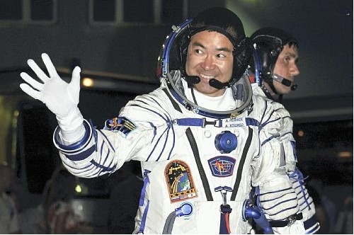 2001年、宇宙飛行士として認定