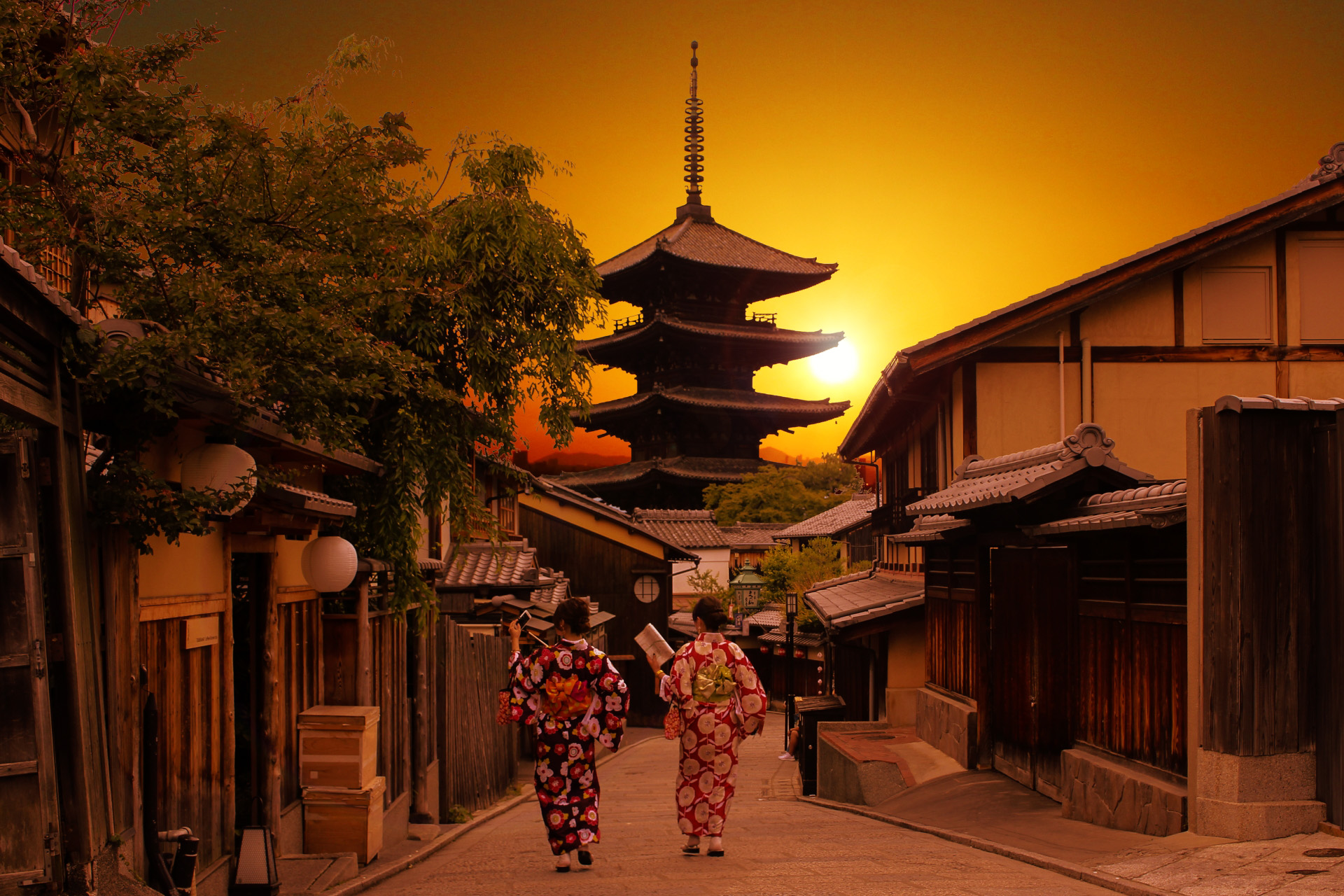 修学旅行の定番の場所として多くの人気