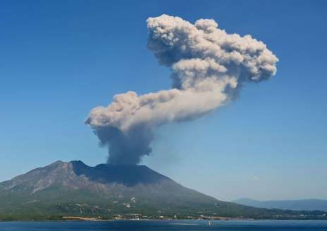 火山灰は北海道、韓国にまで達した