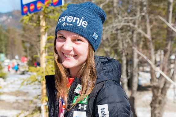 最初のスロベニア女性スキージャンプ世界チャンピオン