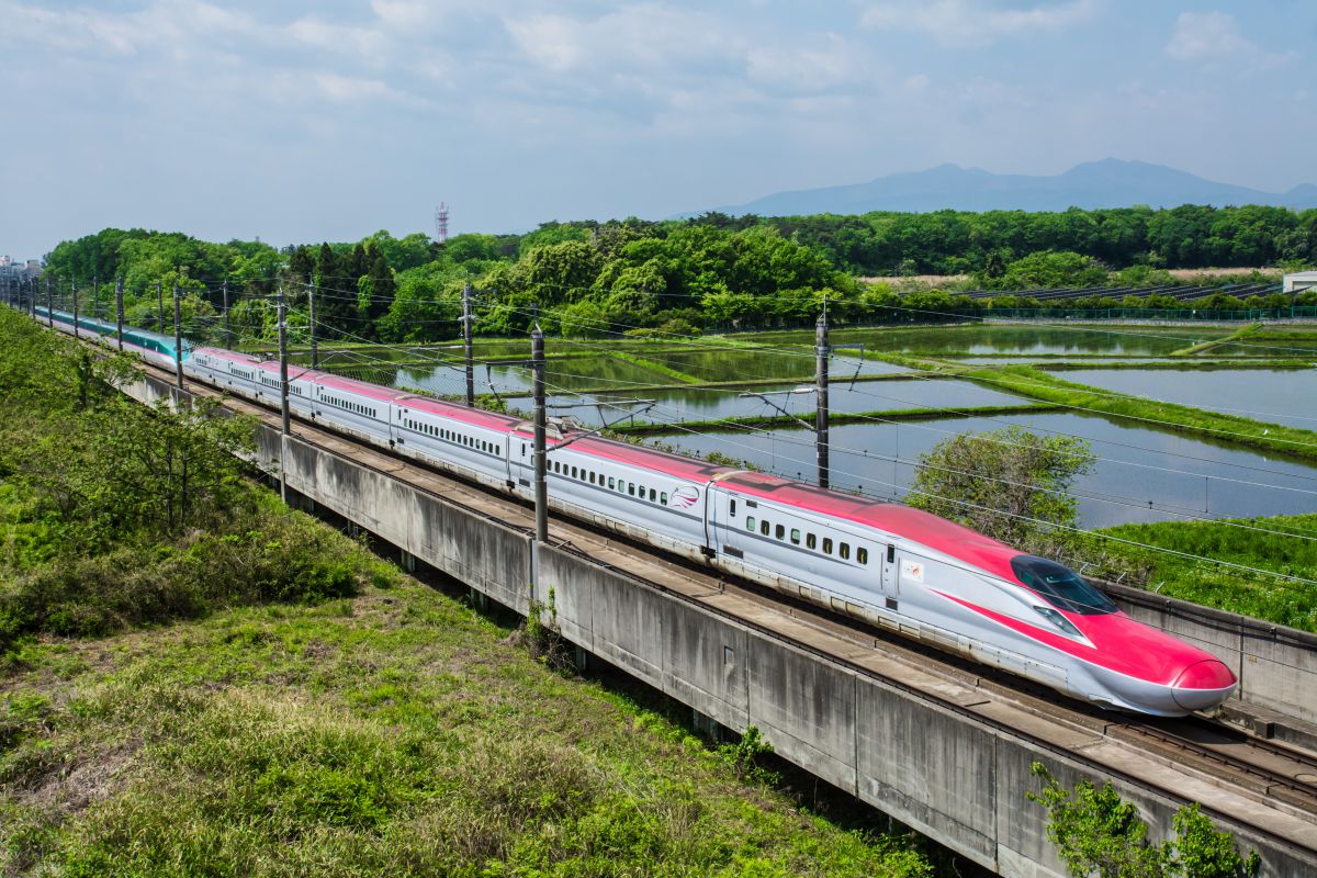 東北新幹線ではE5系と連結