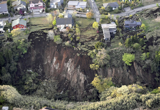 南海トラフの地震や、日向灘の巨大地震の可能性