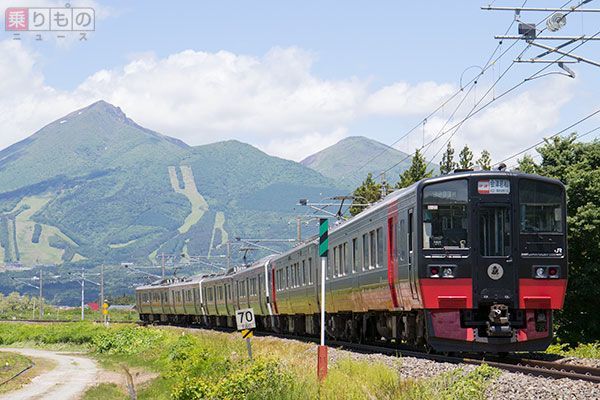 福島県産フルーツなどを使用したオリジナルスイーツや、ドリンク類を味わえる