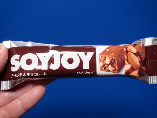 ざくっとしたローストアーモンドの薫り高いチョコレートの豊かな味わい