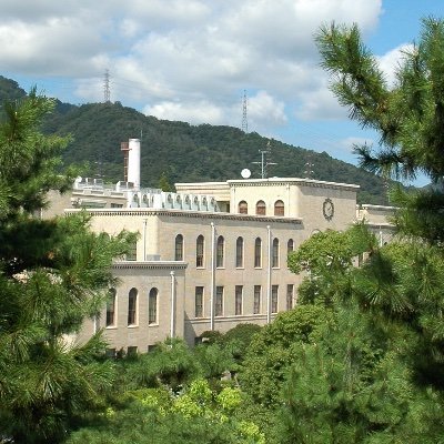 61位：神戸大学 経済学部　偏差値/67 格付け/A