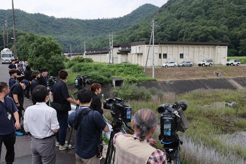 国民に衝撃が広がる