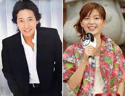 頬へキスをするショットも