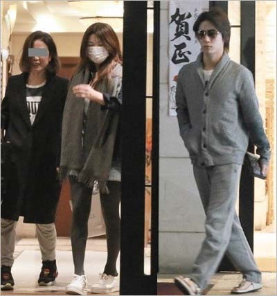 亀梨和也の愛犬を深田恭子が散歩させているところなども目撃