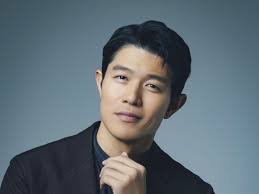 現在では人気ドラマの俳優に抜擢