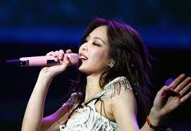 「歩く人間シャネル」