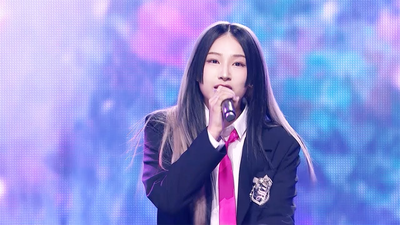 低音のハスキーボイスとラップスキル、そしてステージ映えするスタイルが魅力