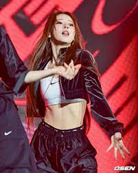 メインビジュアルとリードボーカルを担当