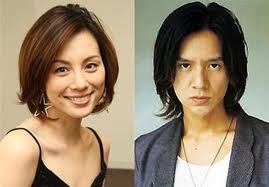 手つなぎデートが報じられたことなどがきっかけで熱愛が噂される