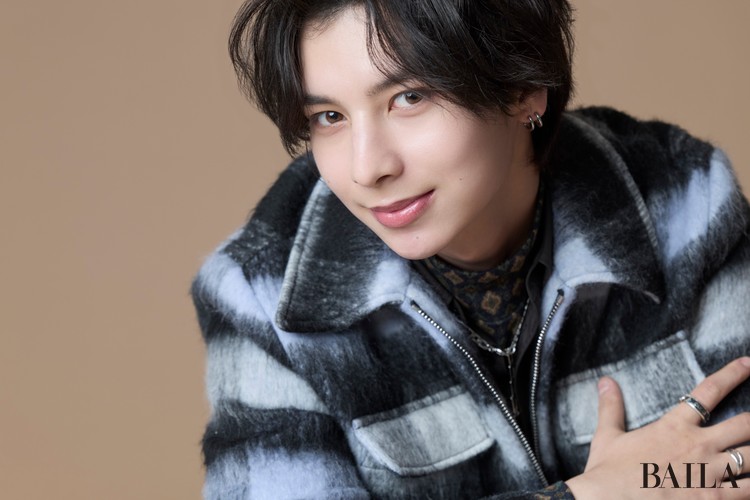 透明感のあるハイトーンボイスと彫刻のようなルックスが特徴