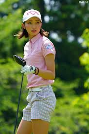 モデル級の美貌と抜群のスタイルで人気