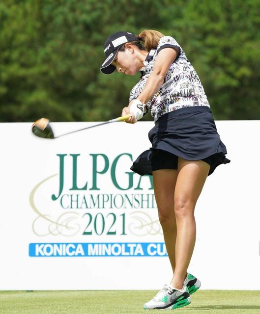 股下84cmという長い脚を持つ美脚女子ゴルファー