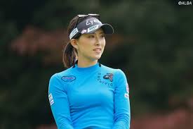 プロテスト前からそのモデルのような容姿に注目