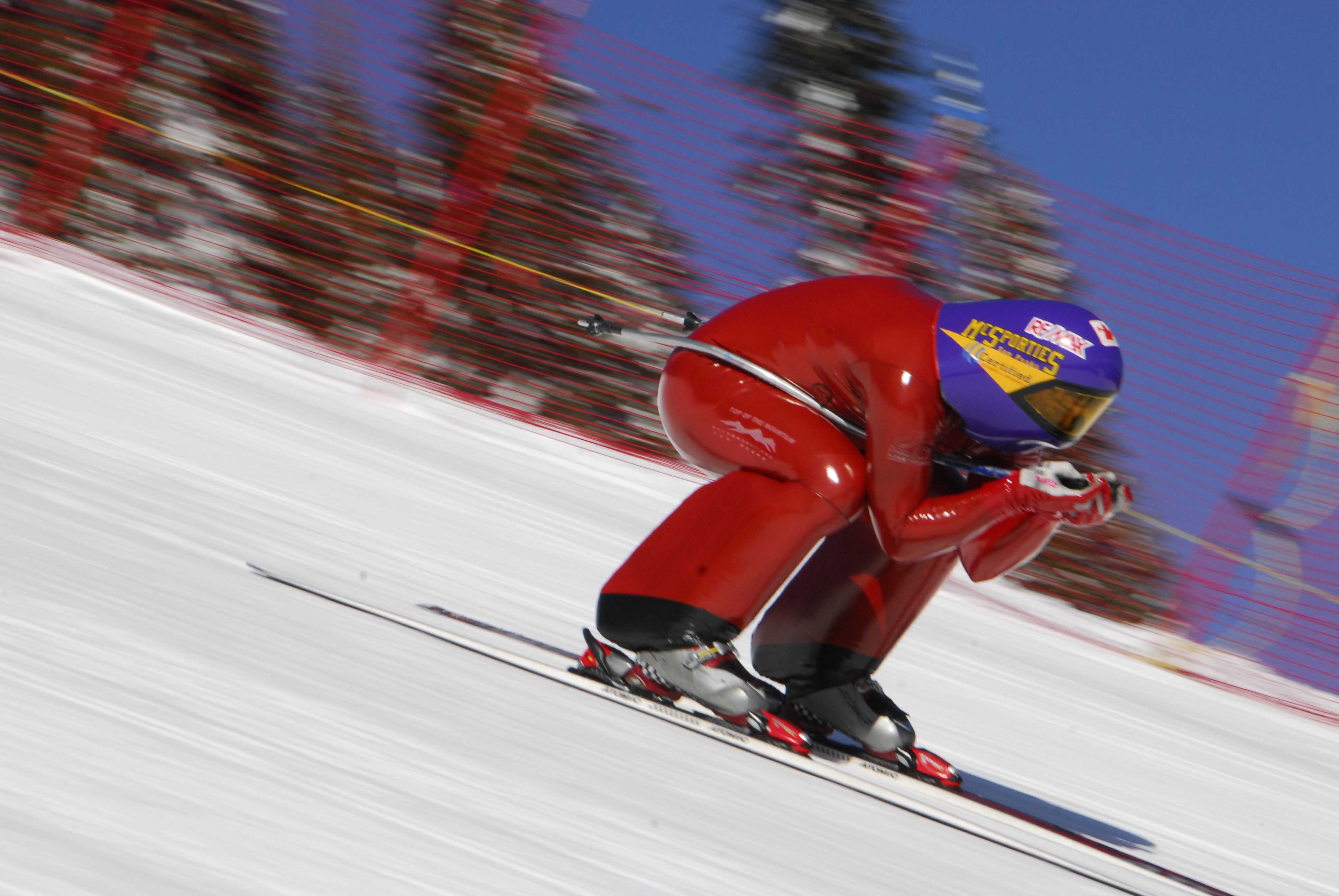 雪上車（ピステン）に衝突し、ほぼ即死