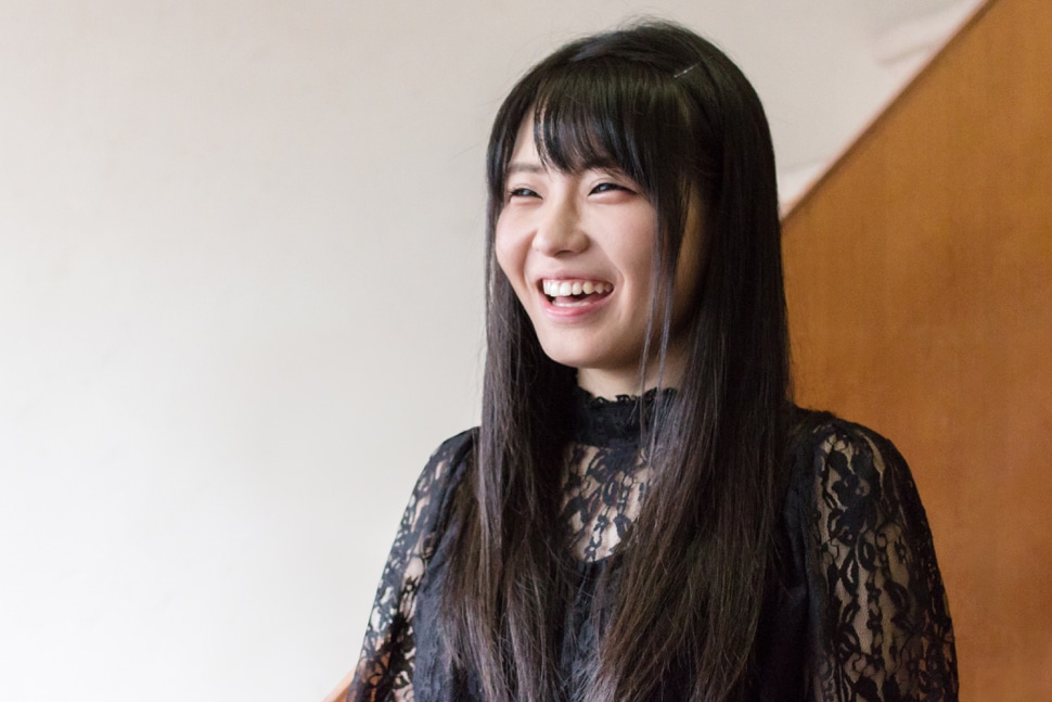 飾らない性格と親しみやすい愛嬌